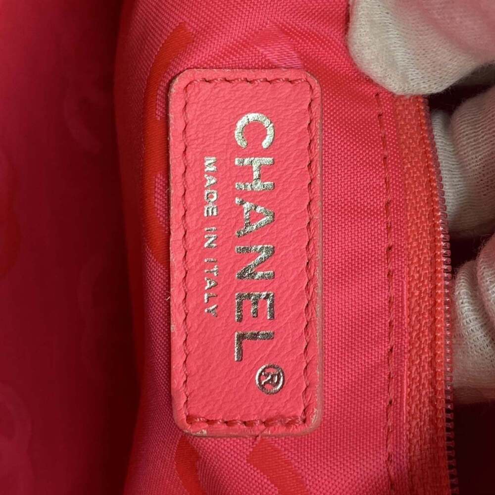 CHANEL Black Shoulder Bag - Picture 11 of 16